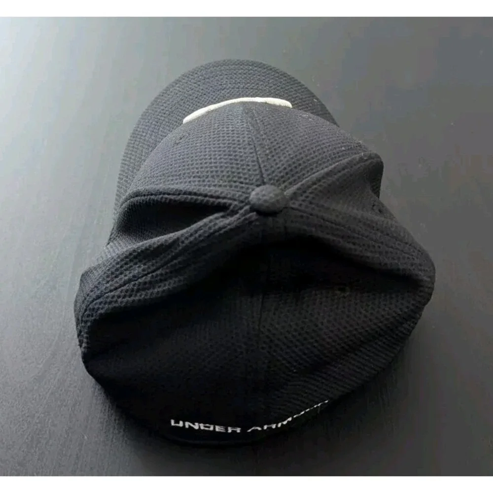 Under Armour Classic Fit Black Baseball‎ Cap Hat Fitted Size M/L